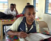 Kindersoldaten im Friedensdorf-Unterricht