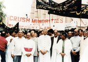 1 - Demo Christen u Muslime gegen Blasphemiegesetz - Lahore Mai 1994 - mit John Joseph