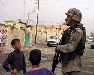 US-Soldat-bei-Kontrollgang-