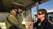 Roni Hamermann von Machsom Watch am Checkpoint Nablus