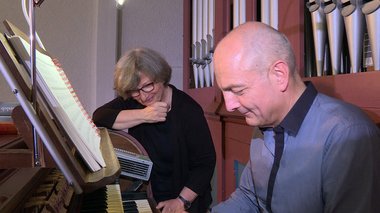 Klemens Brugger spielt Orgel Der vegetarische Metzger copyright Landgraf und Gulde GbR